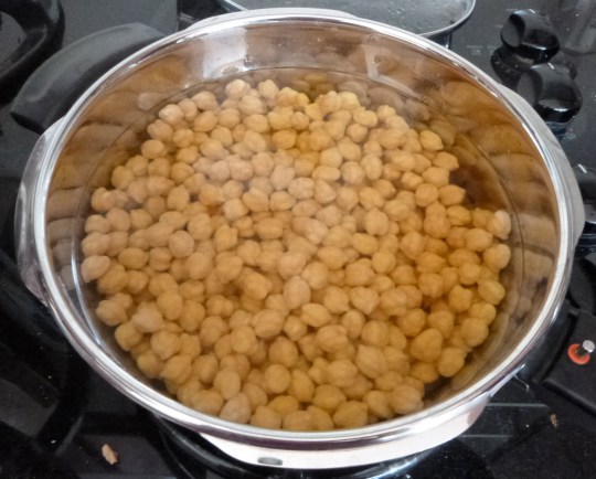 Chickpeas soaking